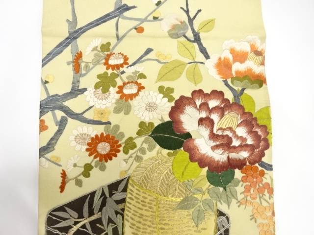  アンティーク　花瓶に文箱・椿・南天模様刺繍丸帯（着用可）